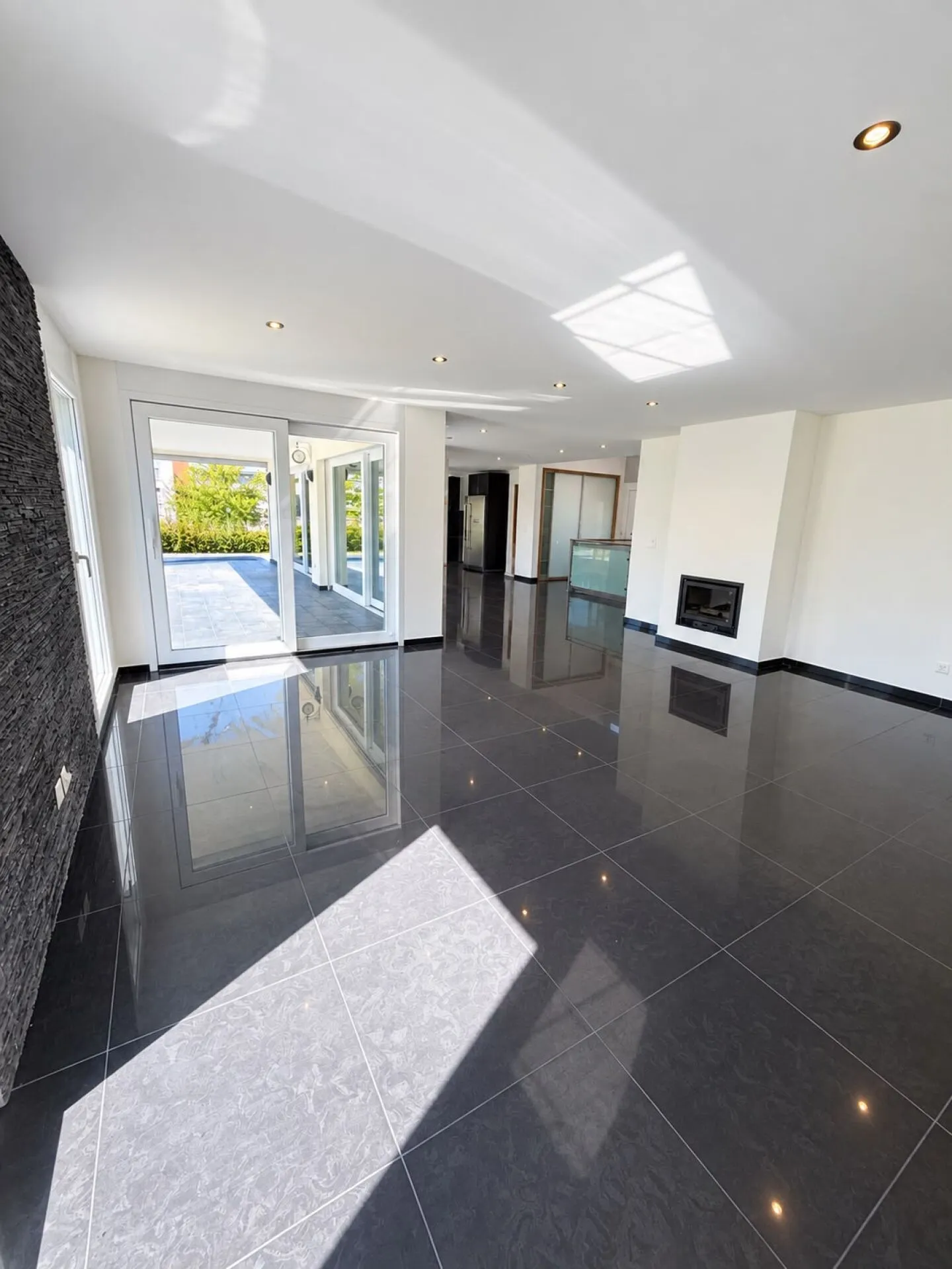 High-end Villa - Photo 5 of 9