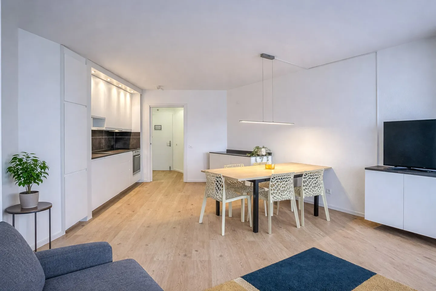 2,5 pièces avec vue sur le lac dans une résidence avec piscine et quai à Bissone - Photo 4 sur 10