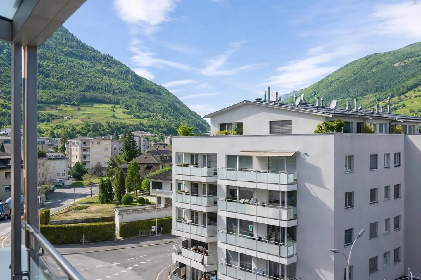 Spacious 4.5-room apartment with studio in an ideal location in Visp - Photo 10 of 11