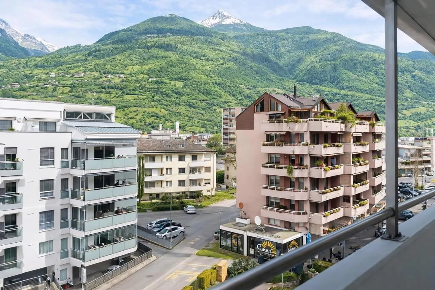 Spacious 4.5-room apartment with studio in an ideal location in Visp - Photo 11 of 11
