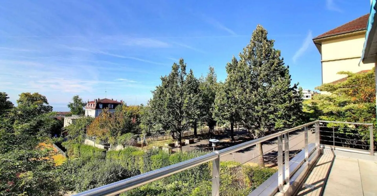 Spacious and bright 3.5 rooms with unobstructed view in Lausanne - Photo 1 of 7