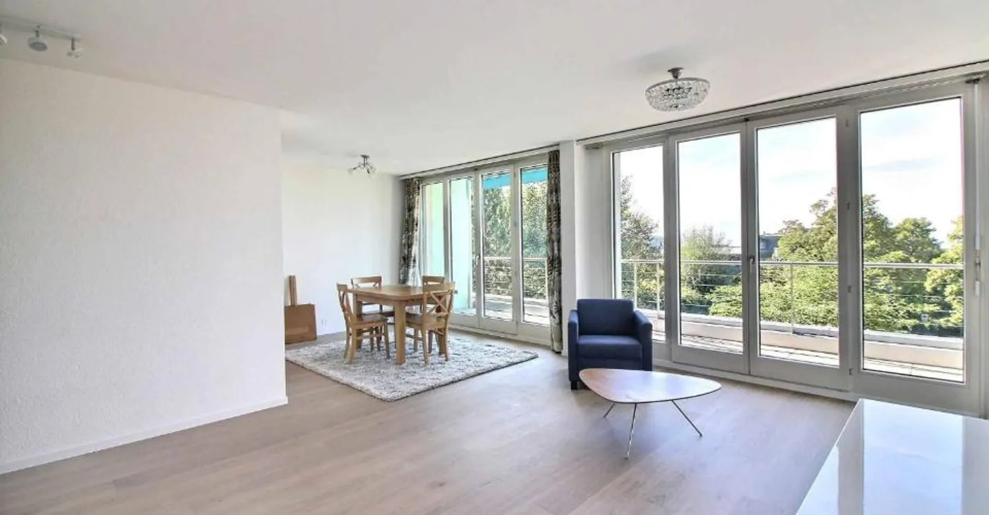 Spacious and bright 3.5 rooms with unobstructed view in Lausanne - Photo 2 of 7