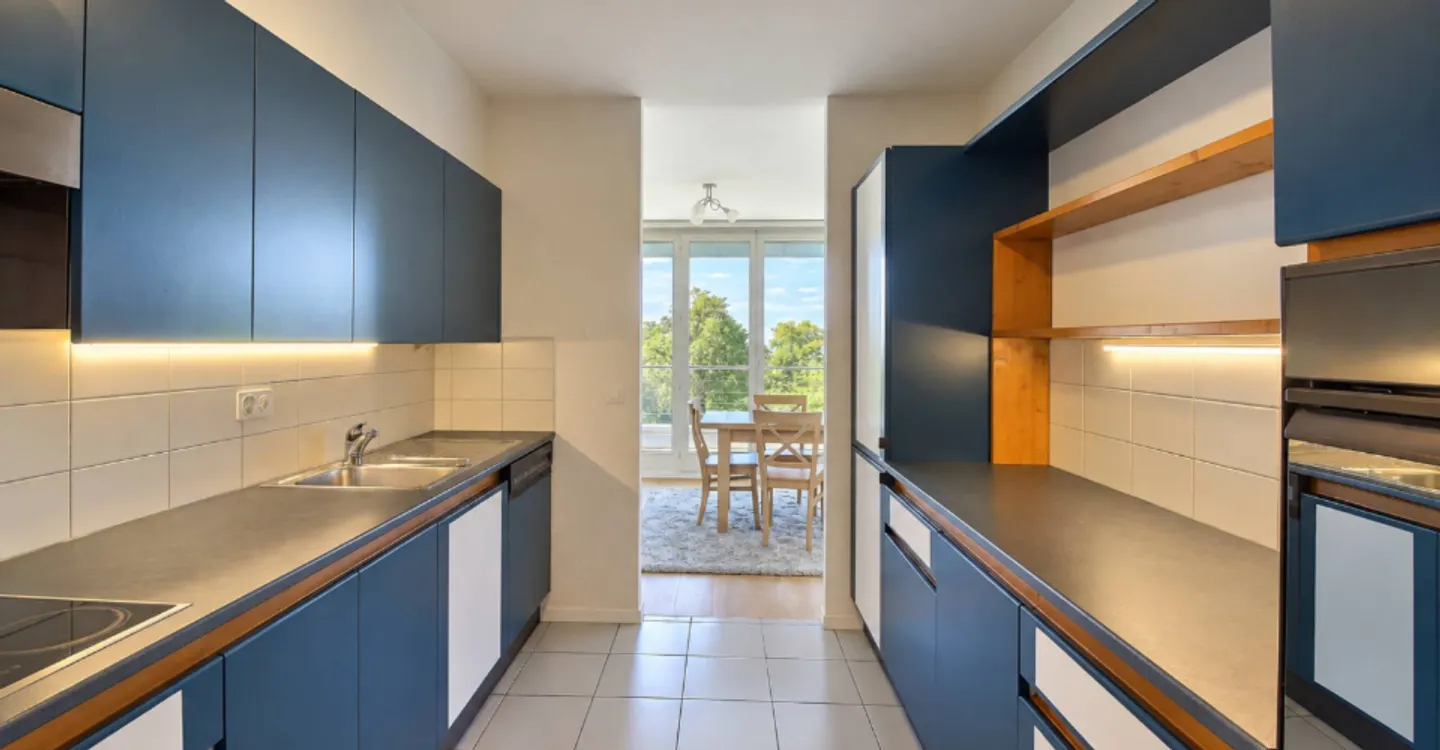 Spacious and bright 3.5 rooms with unobstructed view in Lausanne - Photo 4 of 7