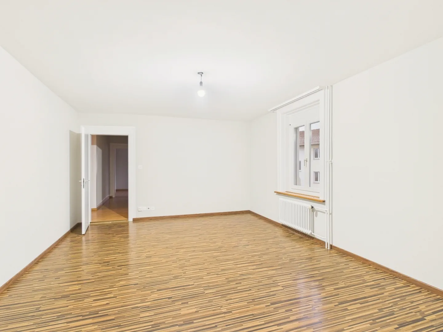 Cozy 5-Room Apartment in St. Gallen - Photo 2 of 12