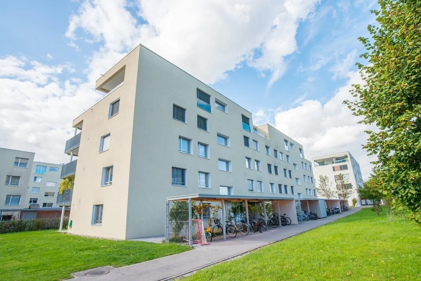 Schöne und moderne Wohnung in Kriens - Foto 1 von 9