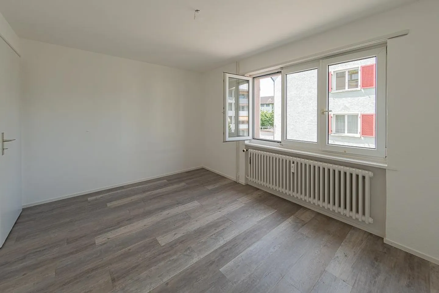 Charming 3.5-room apartment in the heart of Niederuzwil - Photo 4 of 5