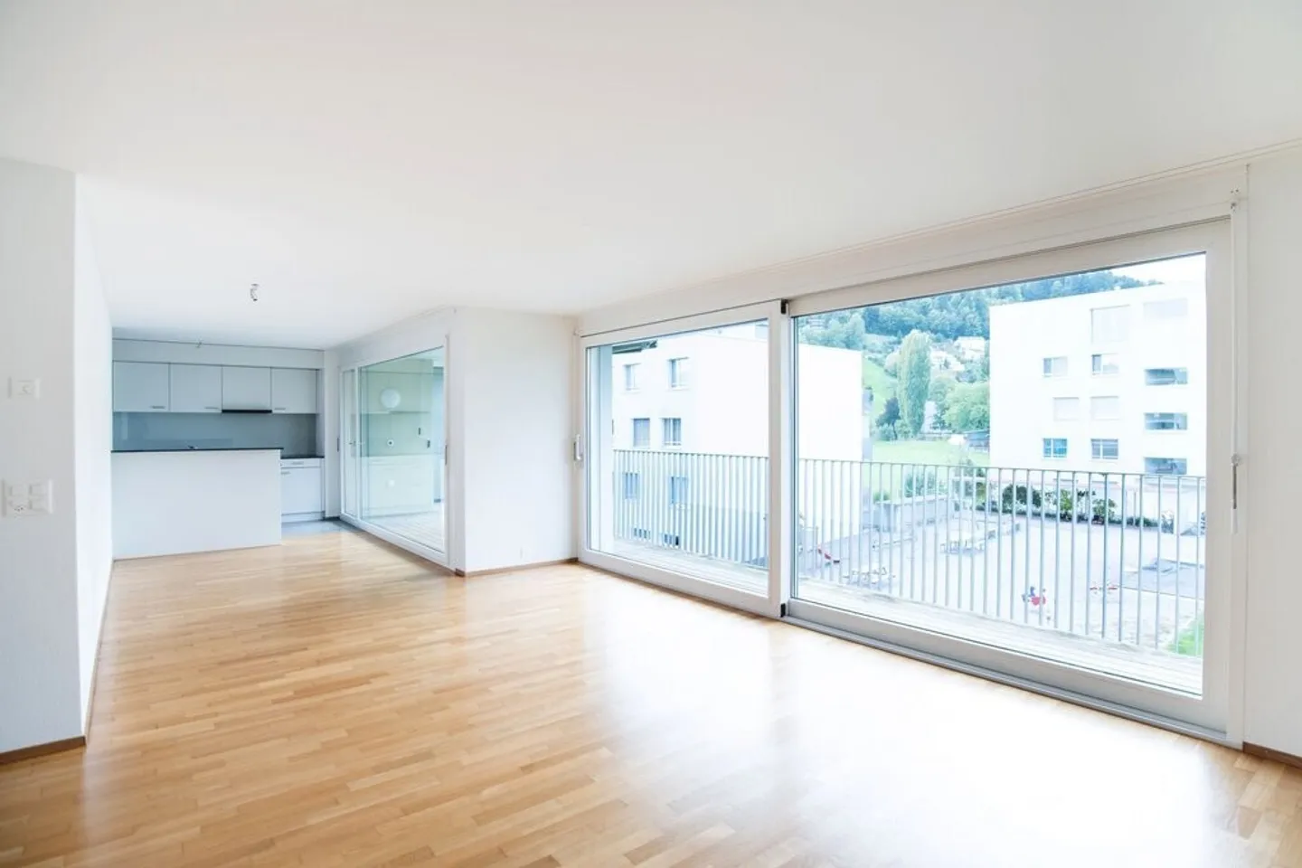 Schöne und moderne Wohnung in Kriens - Foto 2 von 9