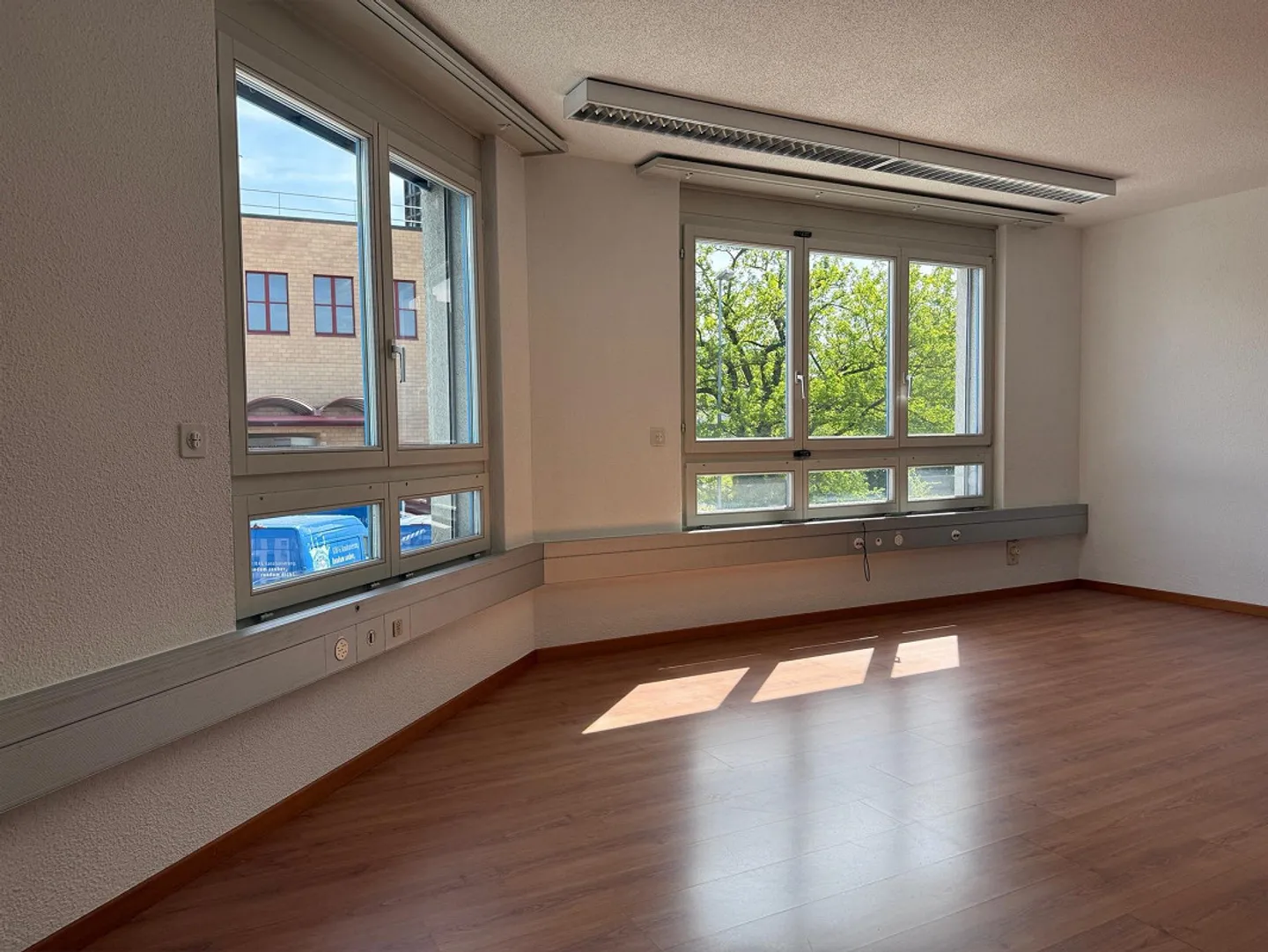 Modern Office Spaces in Pratteln (5 Rooms) - Available Immediately - Photo 3 of 11