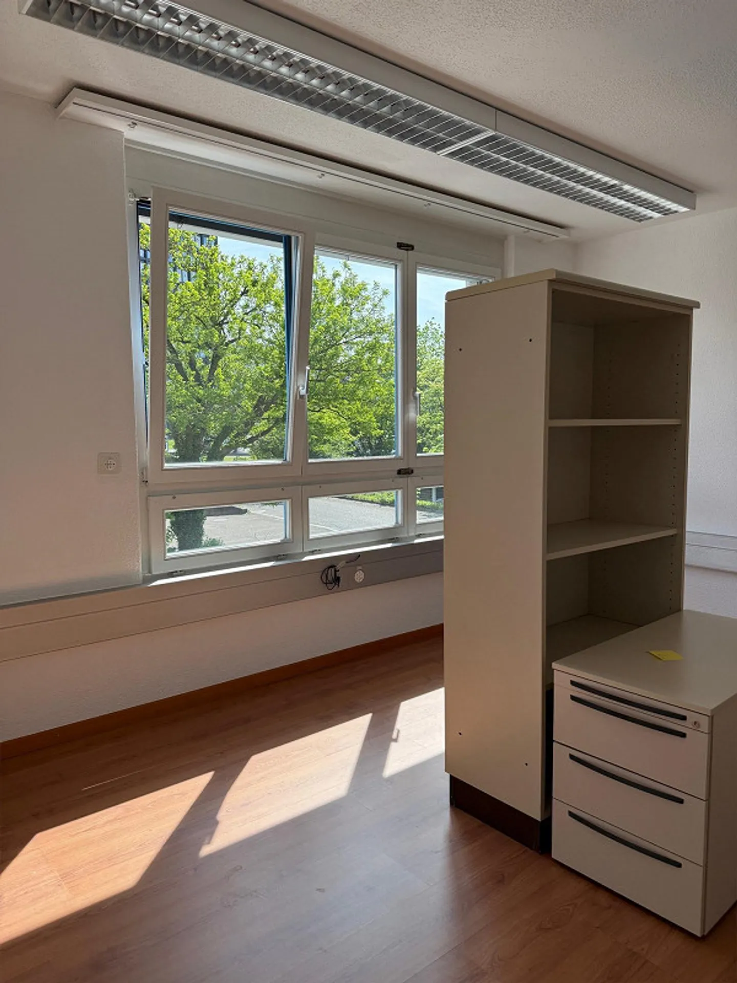 Modern Office Spaces in Pratteln (5 Rooms) - Available Immediately - Photo 4 of 11