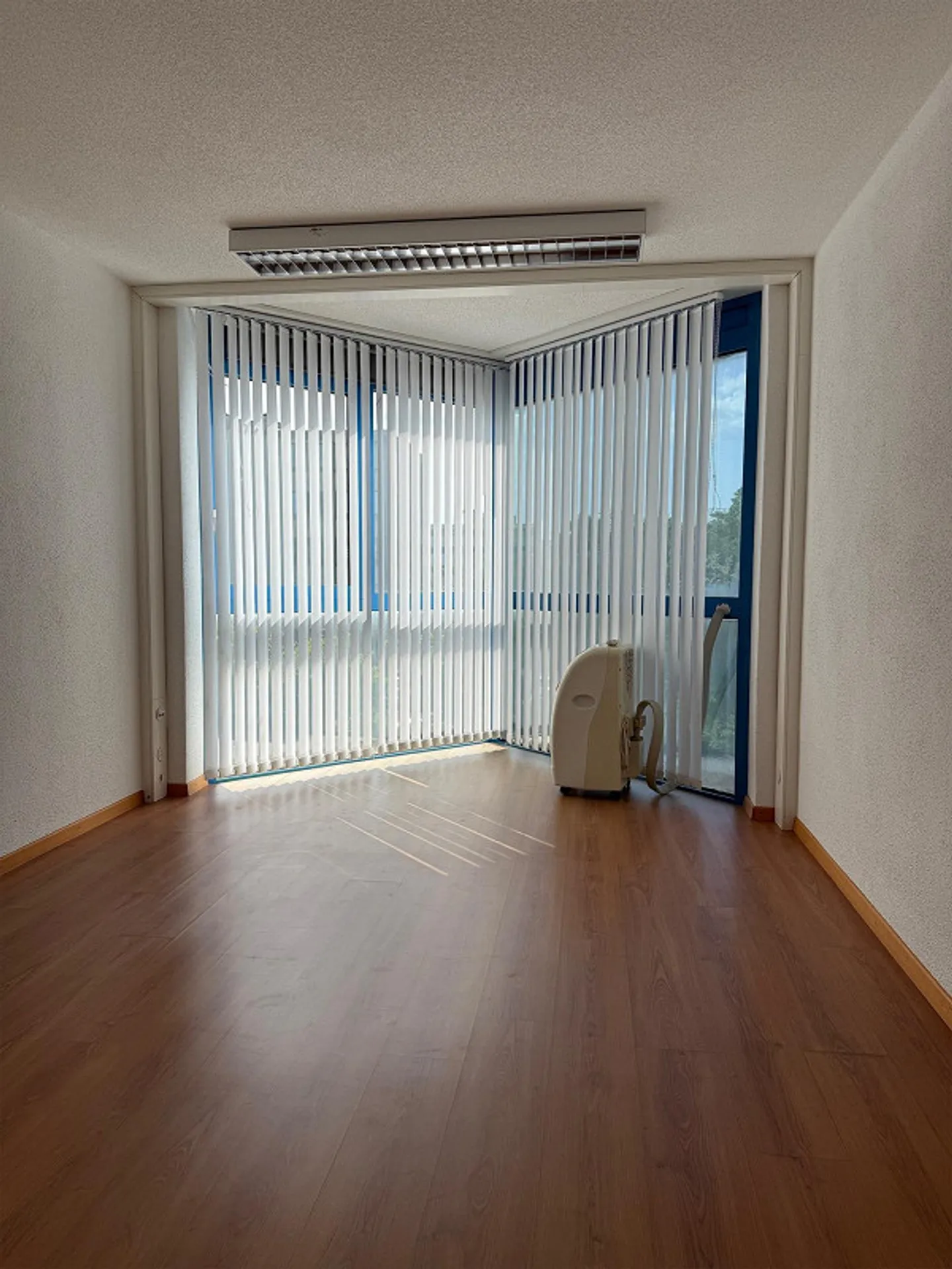 Modern Office Spaces in Pratteln (5 Rooms) - Available Immediately - Photo 5 of 11