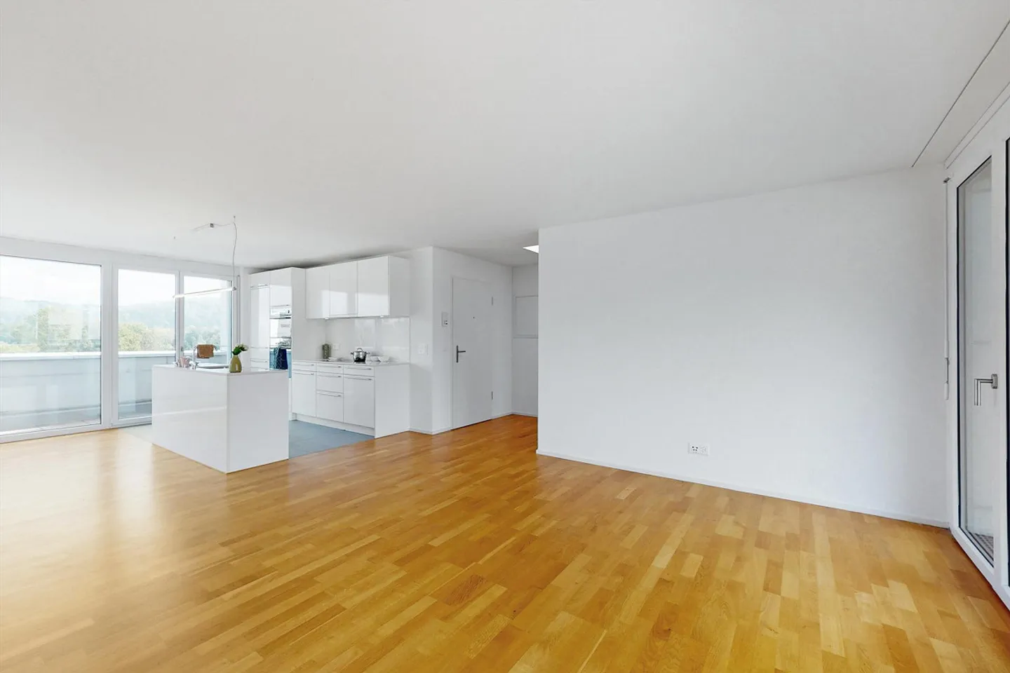 Stylish Attic Apartment for Rent - Photo 5 of 11