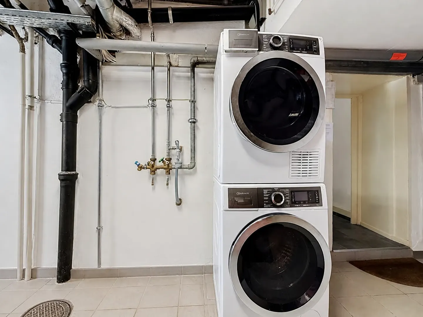 RENTAL BUILDING – 4.57% GROSS YIELD AND DEVELOPMENT POTENTIAL - Photo 8 of 13