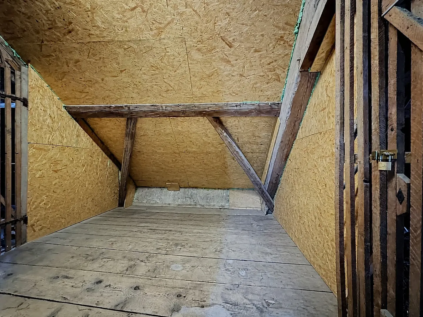 RENTAL BUILDING – 4.57% GROSS YIELD AND DEVELOPMENT POTENTIAL - Photo 11 of 13