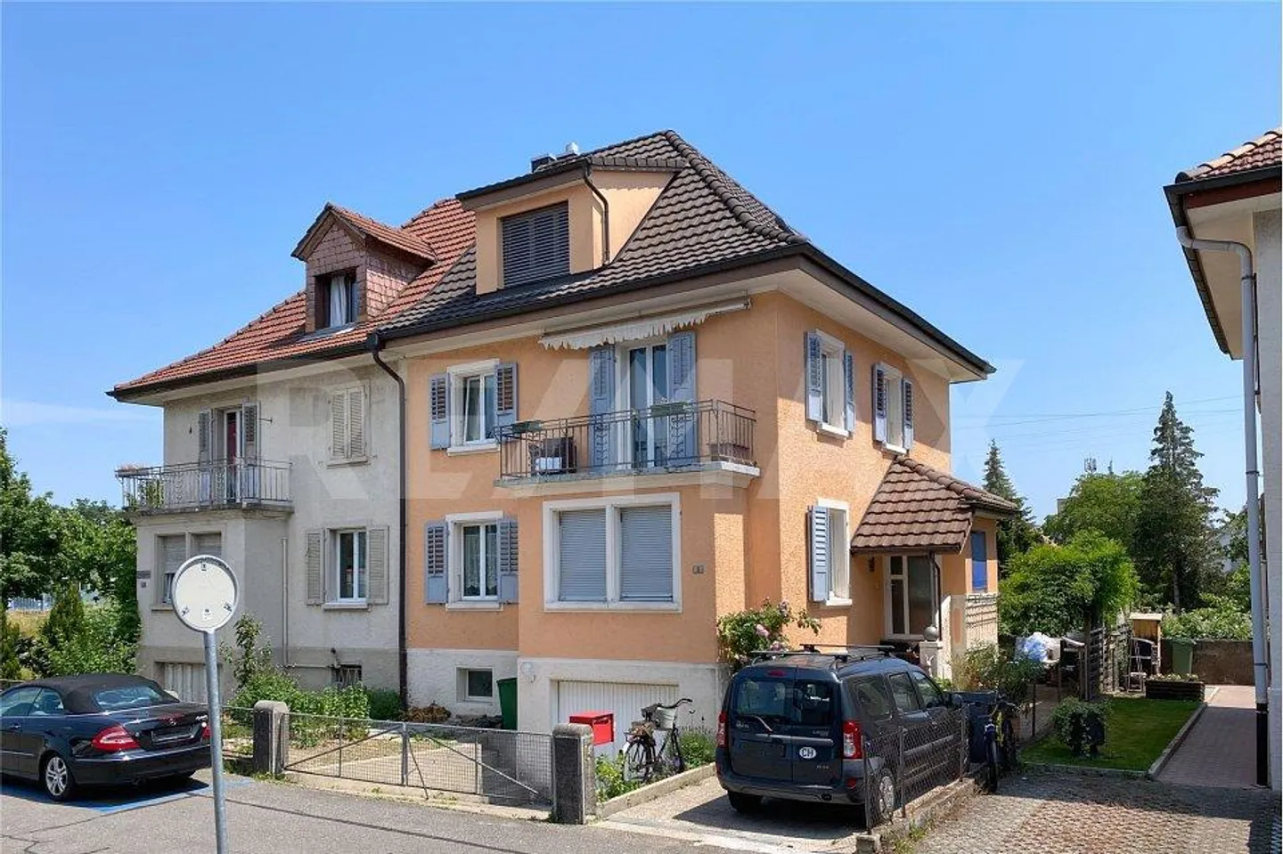 charmantes Familienhaus mit viel Potenzial in zentraler, sonniger Lage - Foto 1 von 13