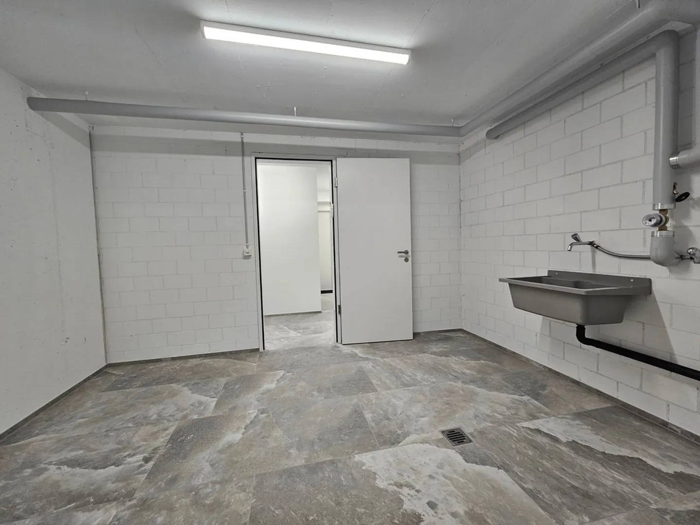 New Building in Prime Location with Spacious Seating Area (88 m²) and Private Laundry Room and Cellar (23 m²) The Apartment Can Also Be Rented Furnished Upon Request. - Photo 5 of 10