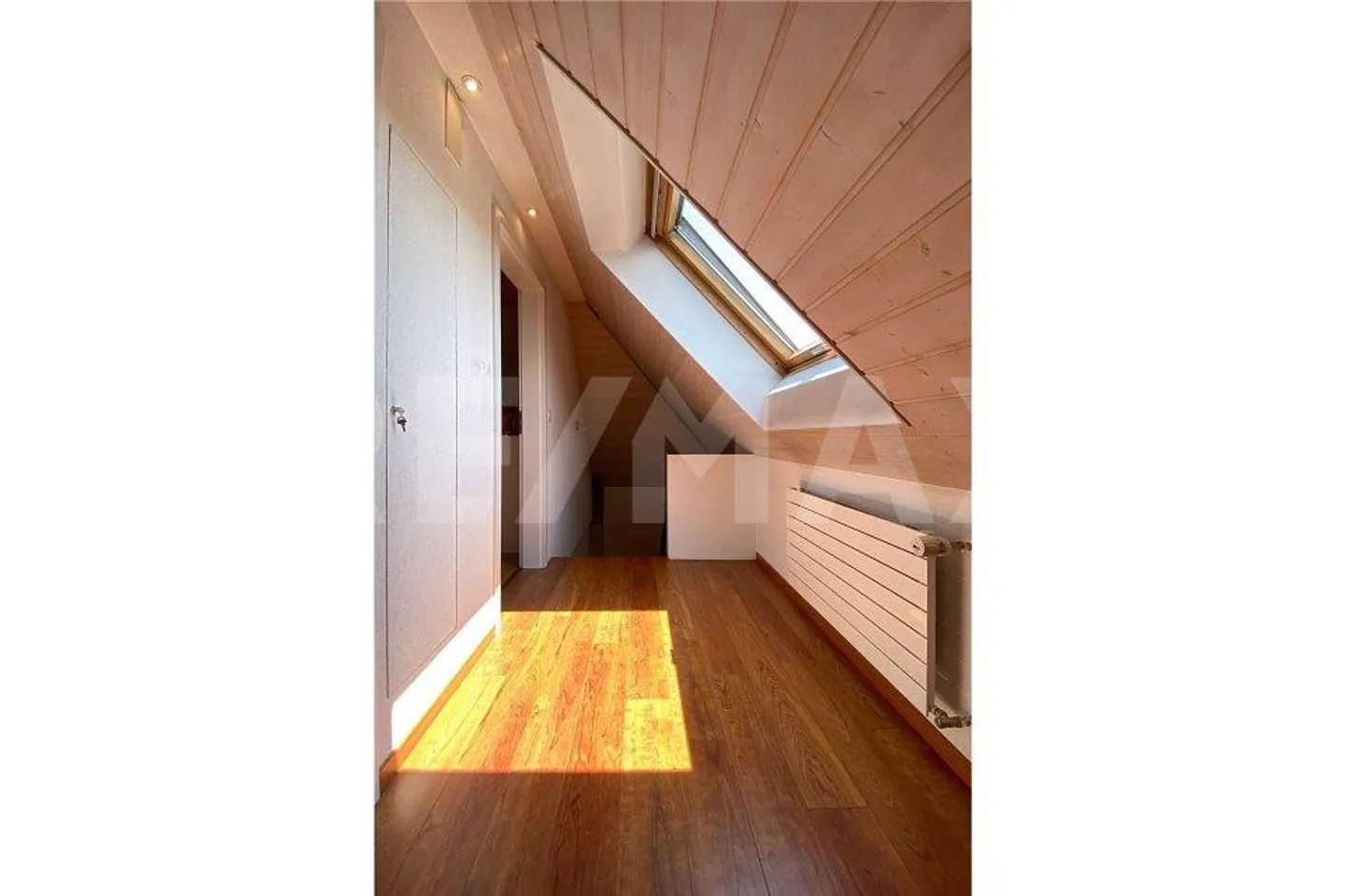 charmantes Familienhaus mit viel Potenzial in zentraler, sonniger Lage - Foto 11 von 13