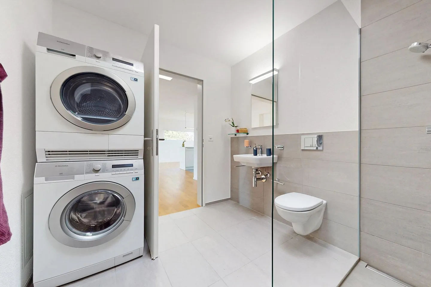 Stylish Attic Apartment for Rent - Photo 9 of 11