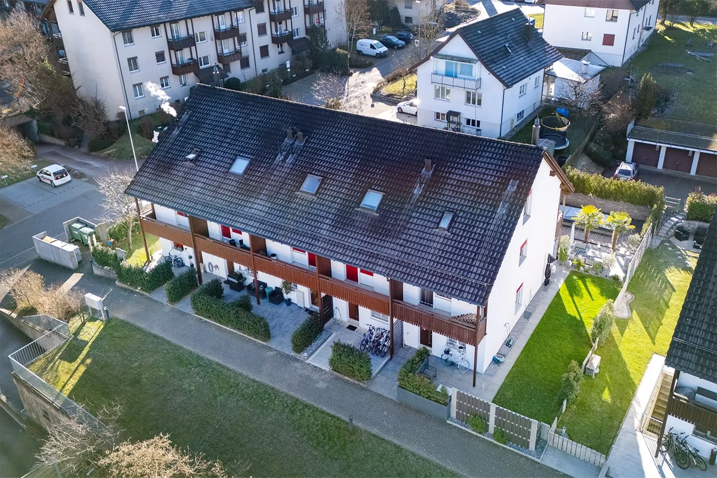 RISERVATO - Attraente casa a schiera angolare con giardino esclusivo e Swimspa - Foto 2 di 15