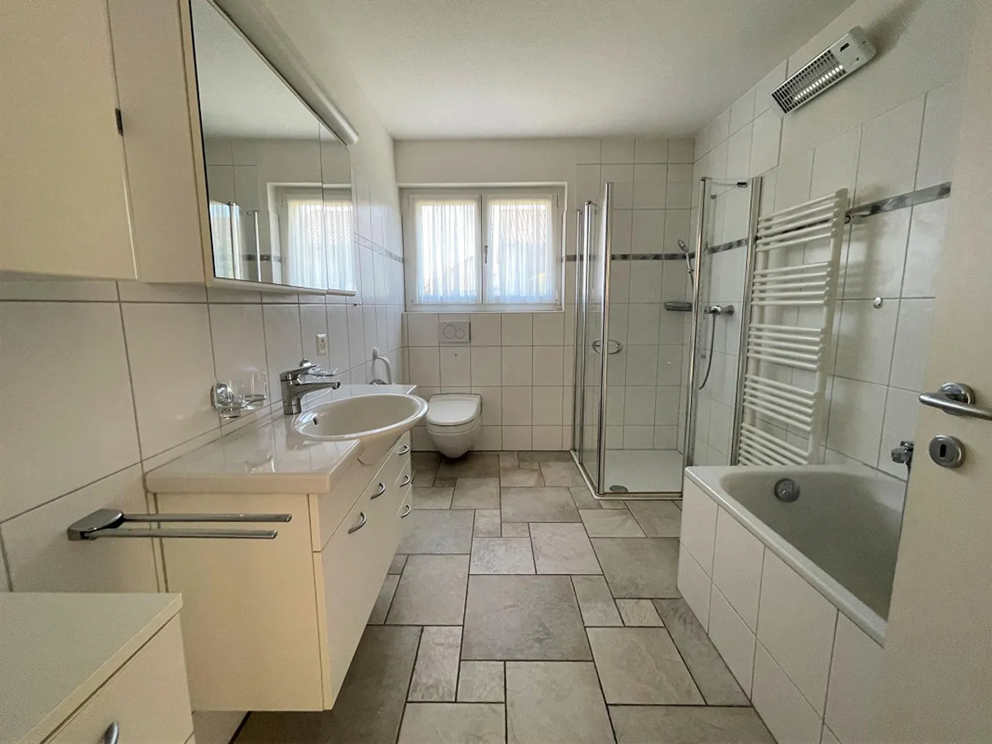 Spacious Ground Floor Apartment with Many Extras! - Photo 5 of 18