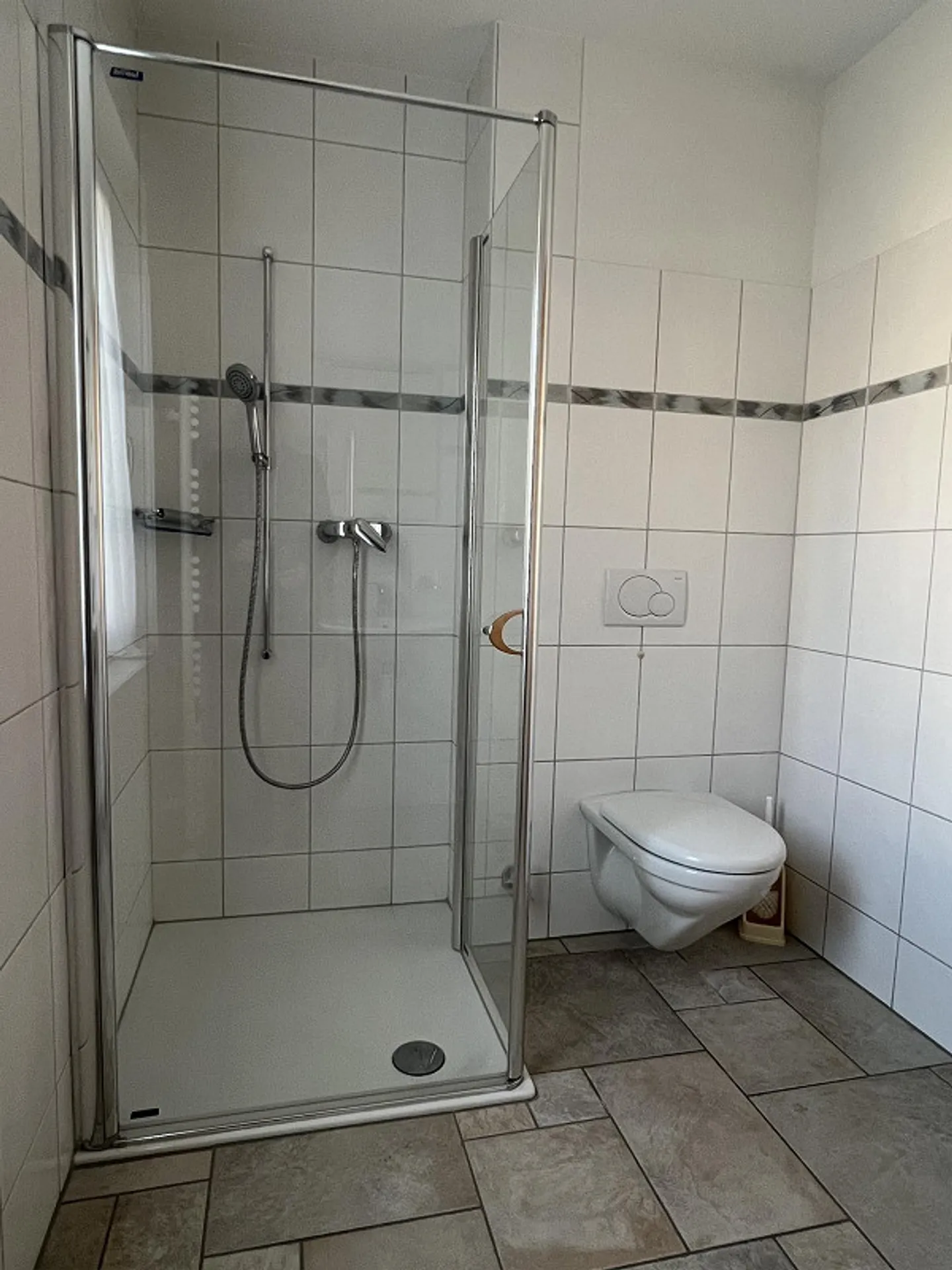 Spacious Ground Floor Apartment with Many Extras! - Photo 8 of 18