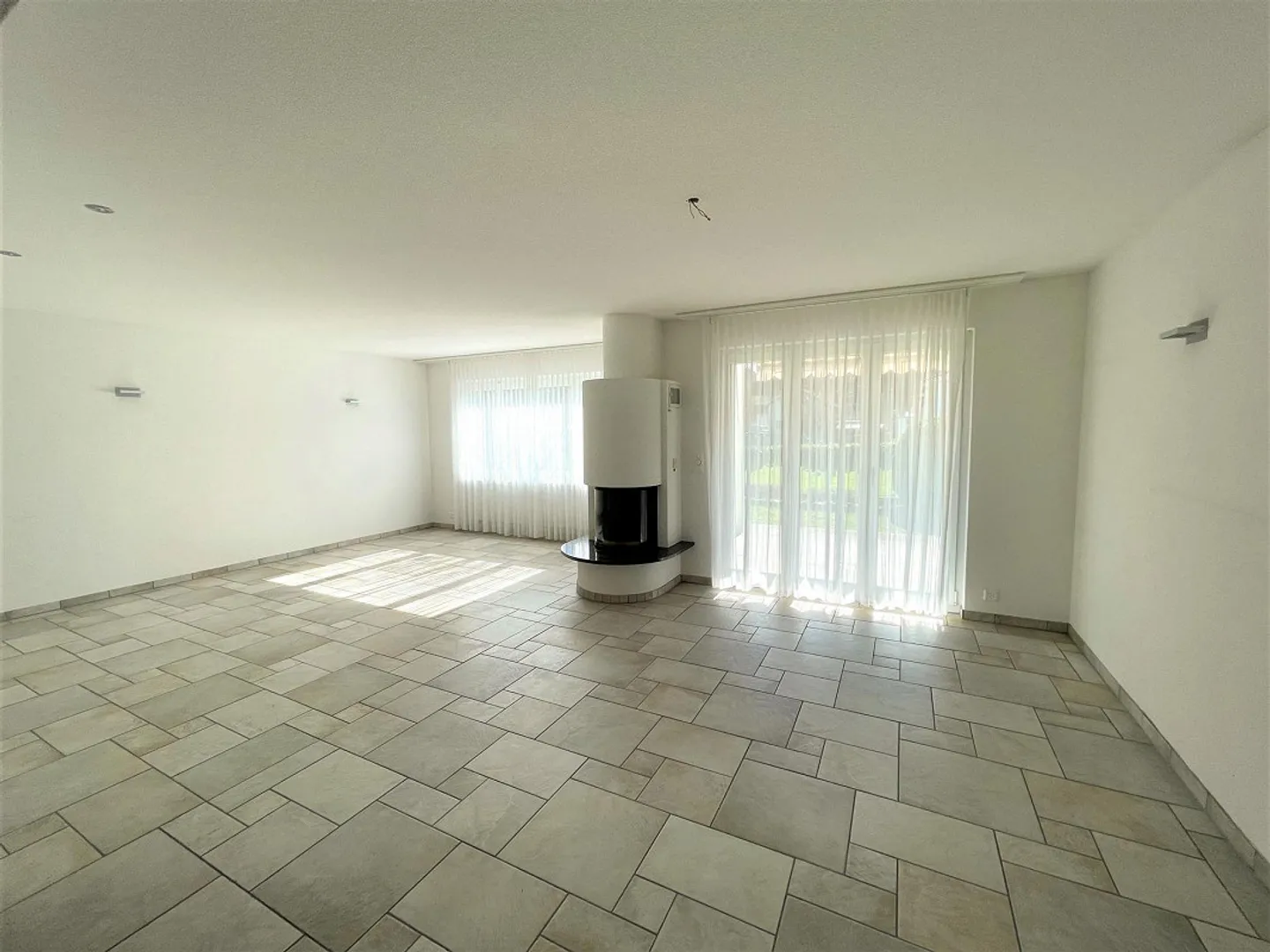 Spacious Ground Floor Apartment with Many Extras! - Photo 2 of 18