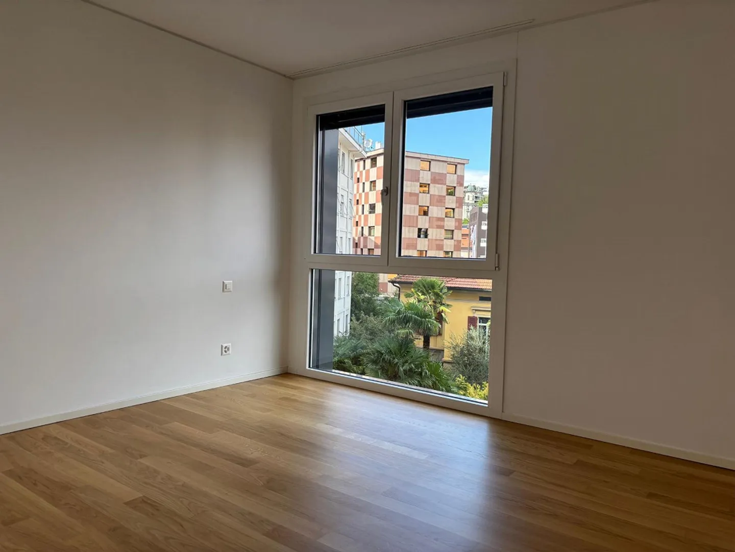 Apartment with 2.5 rooms in a modern residence - Photo 2 of 4