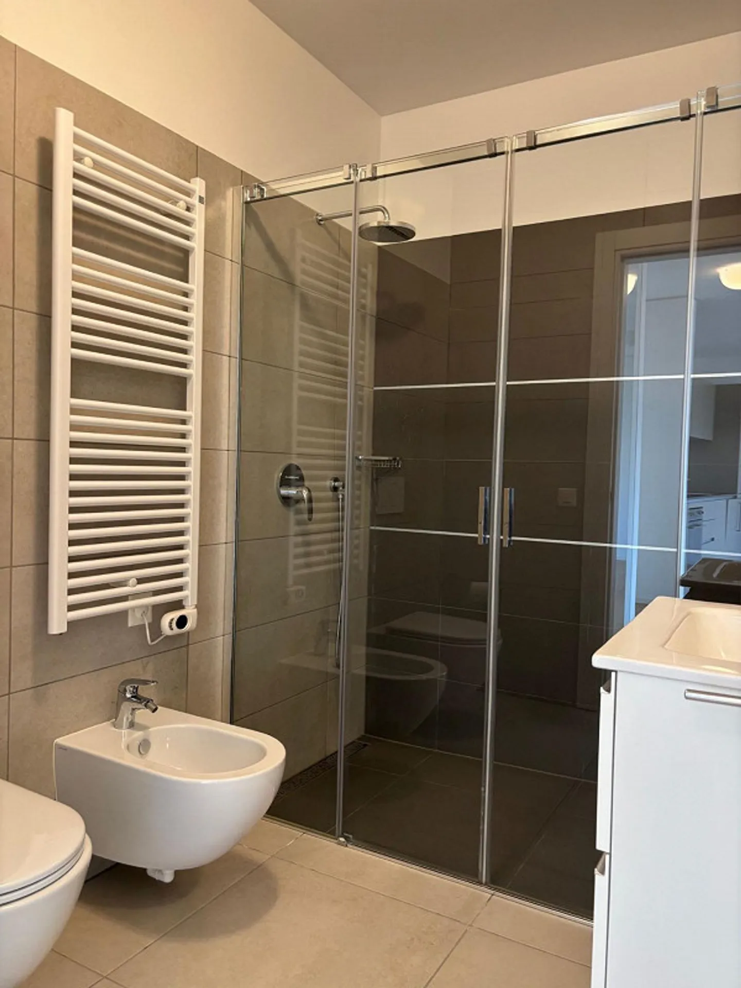 Apartment with 2.5 rooms in a modern residence - Photo 3 of 4