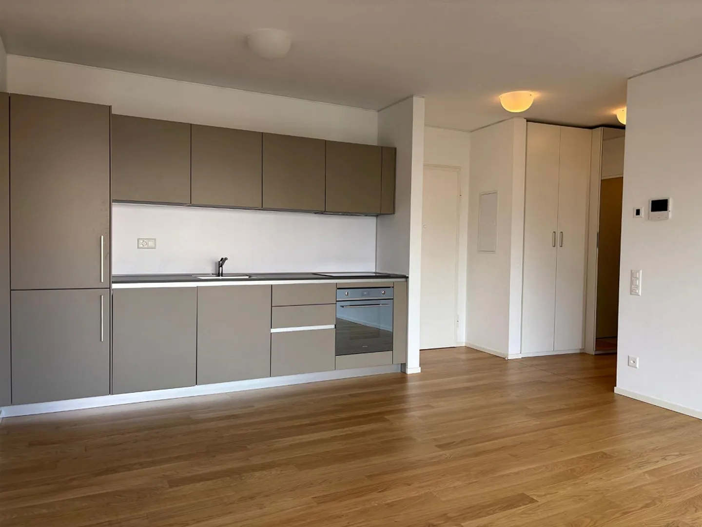 Apartment with 2.5 rooms in a modern residence - Photo 1 of 4