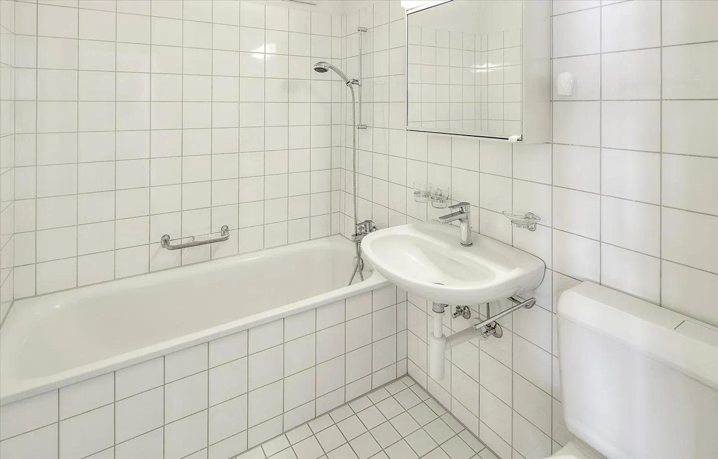 La colonie du bien-être. - Photo 4 sur 7