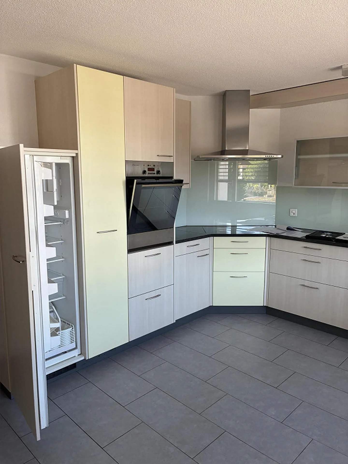 Geräumige 5.5 Zimmer Wohnung - Foto 3 von 8