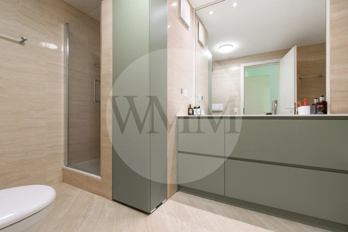 Appartement Duplex Élégant avec Vue sur le Lac - Photo 7 sur 19