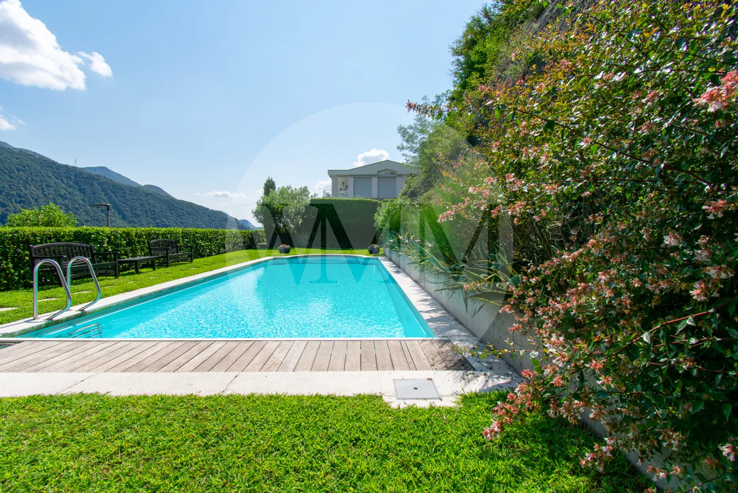 Appartement Duplex Élégant avec Vue sur le Lac - Photo 18 sur 19