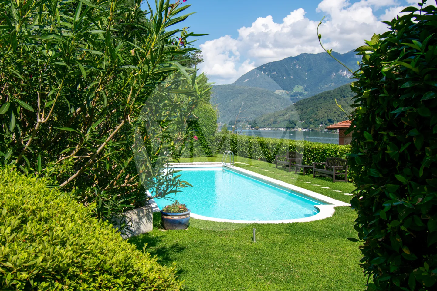 Appartement Duplex Élégant avec Vue sur le Lac - Photo 10 sur 19