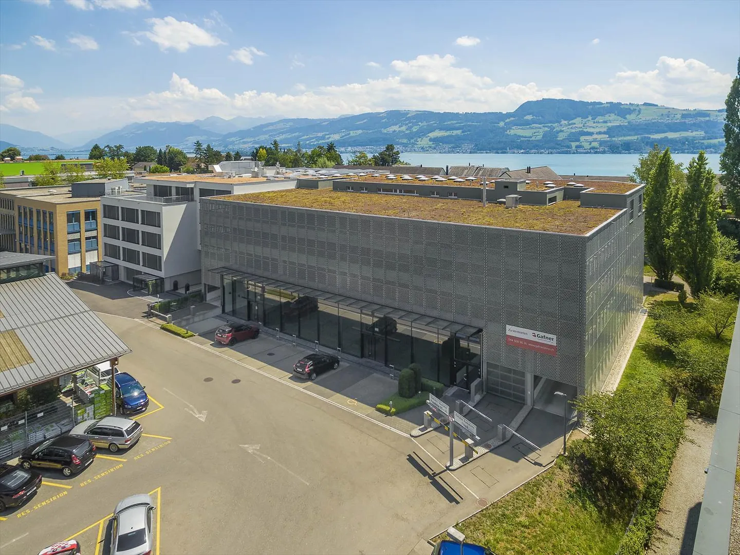 Stai cercando un posto adatto per la tua auto? - Foto 1 di 4