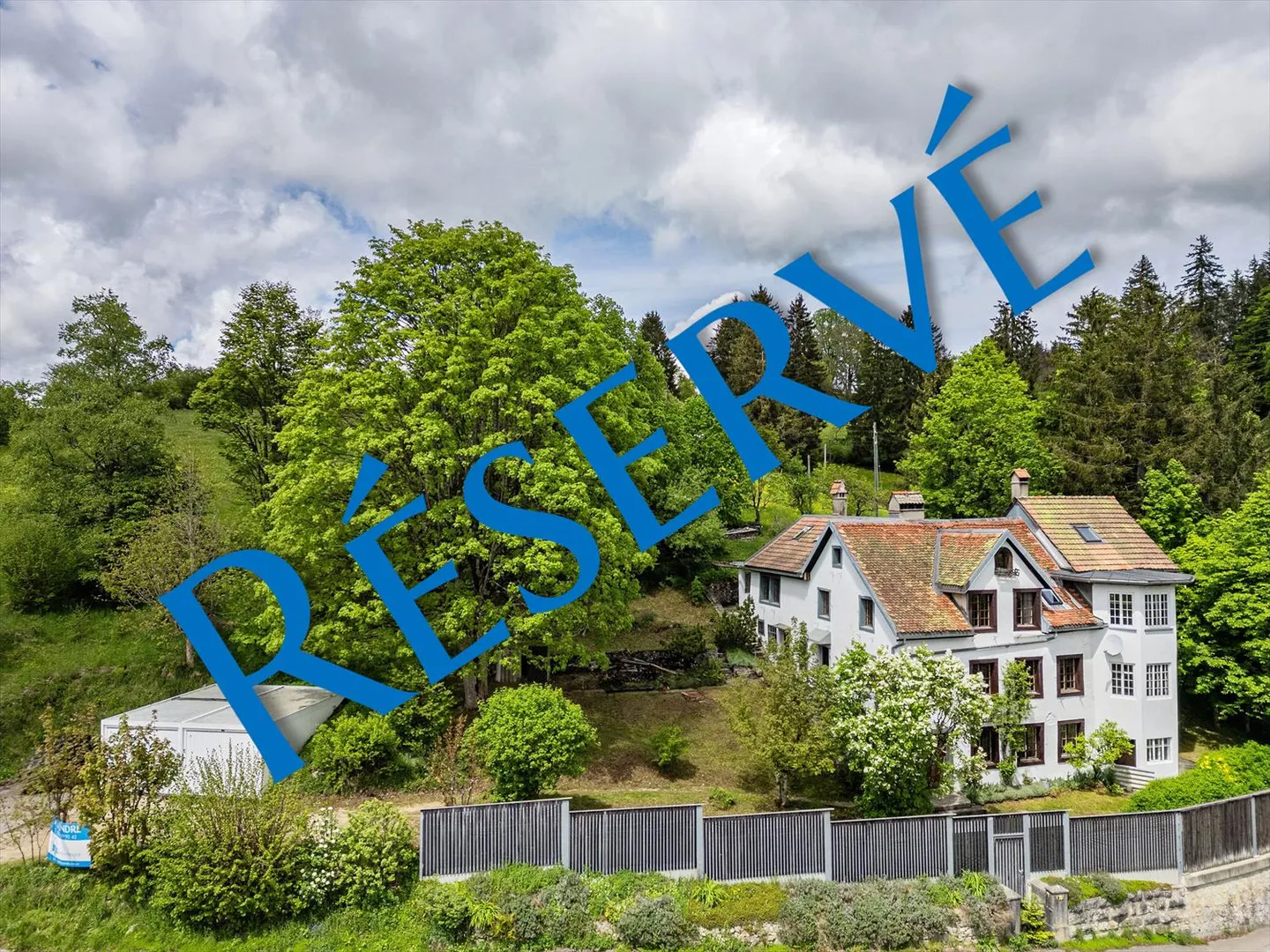 Renan, großes Haus (10 Zimmer) mit großem Sanierungspotenzial - Foto 1 von 27