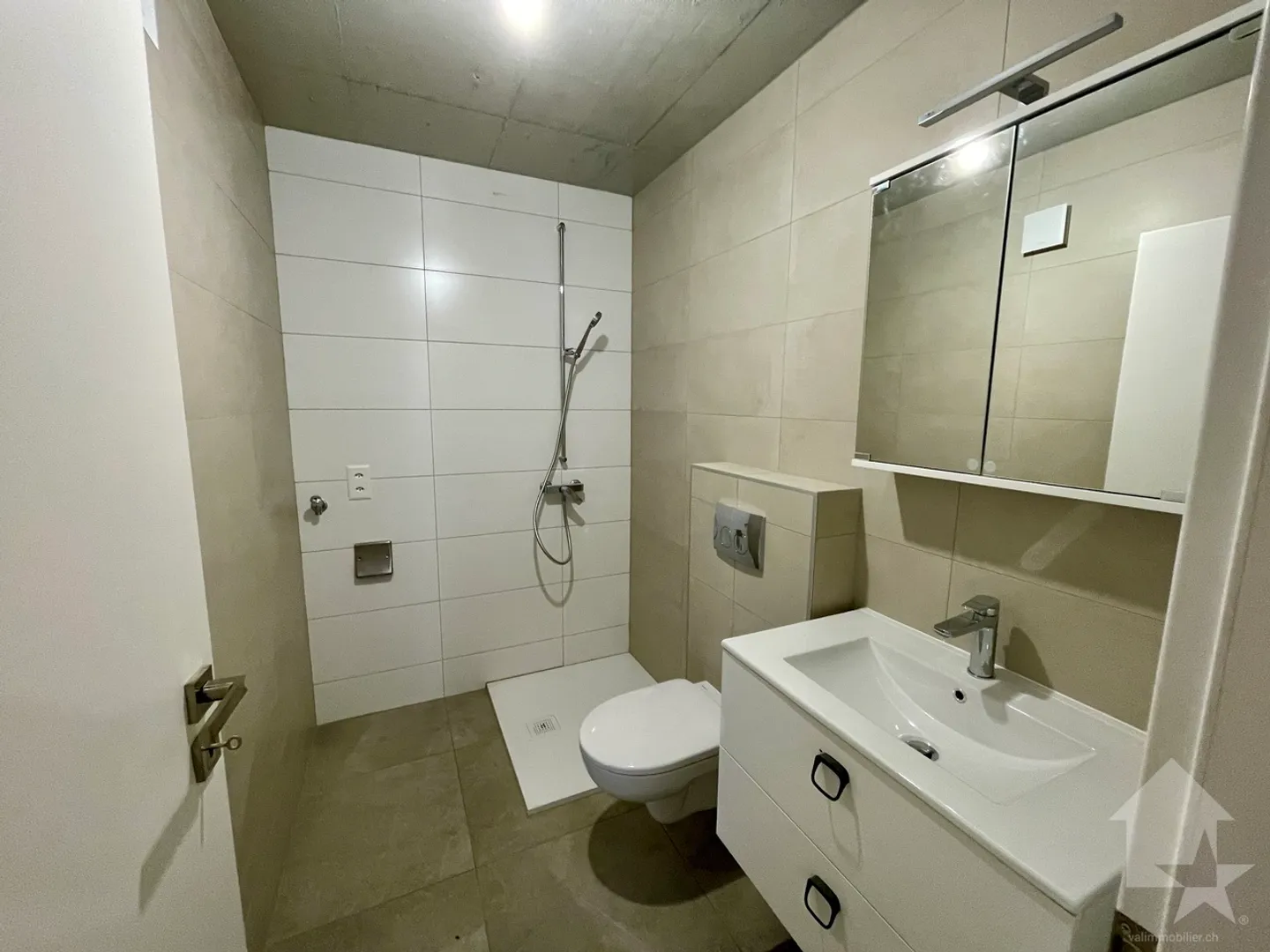 Appartement duplex 2,5 pces dans maison de village totalement rénovée  - Photo 6 sur 14