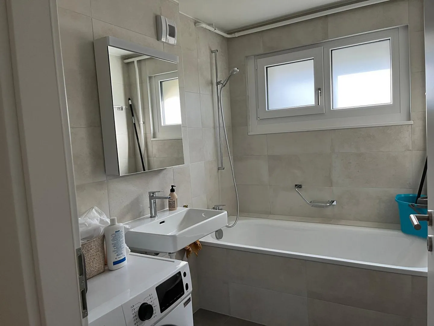 Magnifico appartamento con terrazza di 4,5 locali con vista panoramica a N - Foto 8 di 15