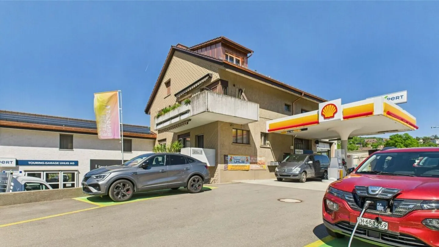 Dachwohnung mit Potenzial - Ihre Chance zur Verwirklichung in Glattfelden - Foto 1 von 9