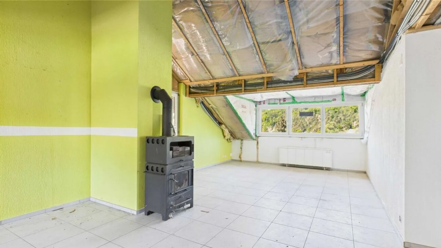 Dachwohnung mit Potenzial - Ihre Chance zur Verwirklichung in Glattfelden - Foto 4 von 9