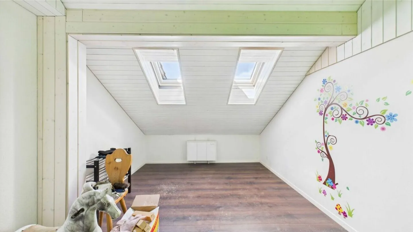 Dachwohnung mit Potenzial - Ihre Chance zur Verwirklichung in Glattfelden - Foto 7 von 9