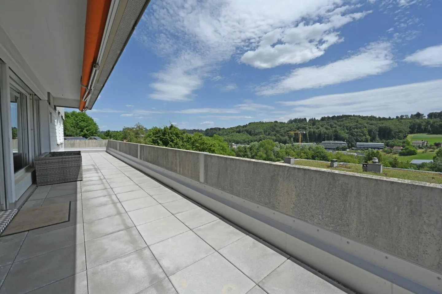 4.5-room penthouse apartment with panoramic views and large terrace - Photo 5 of 11