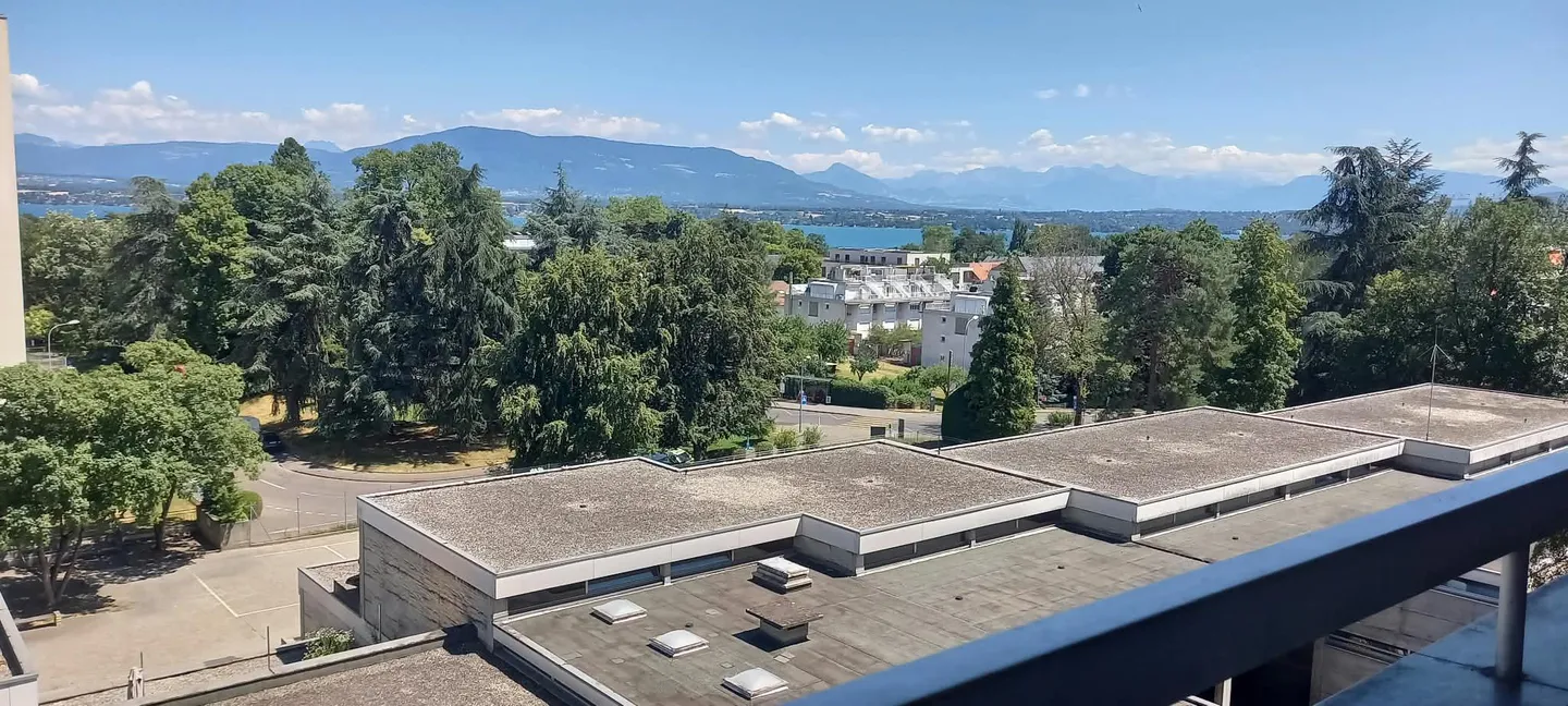 VERSOIX - Bel appartement de 4,5 pièces au 5ème étage avec balcon - Photo 3 of 4
