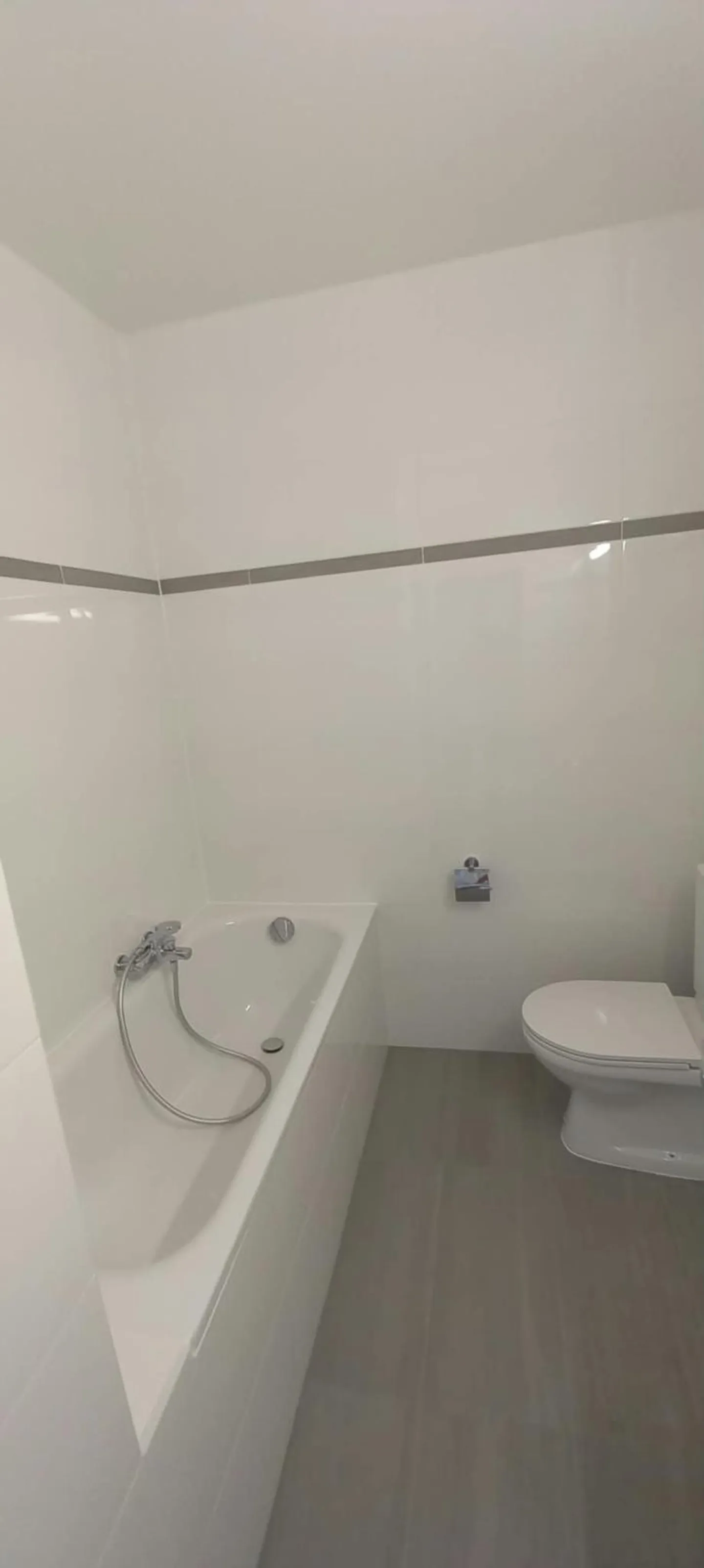 VERSOIX - Bel appartement de 4,5 pièces au 5ème étage avec balcon - Photo 1 of 4