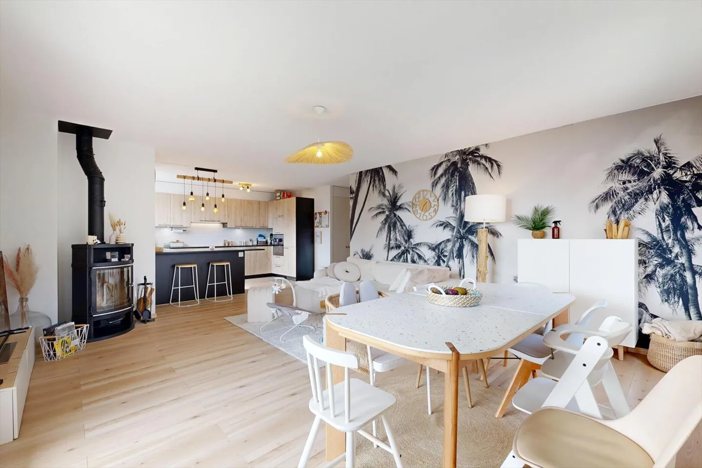 Exclusivity: Magnificent 5.5-room apartment completely renovated with a view - Photo 2 of 6