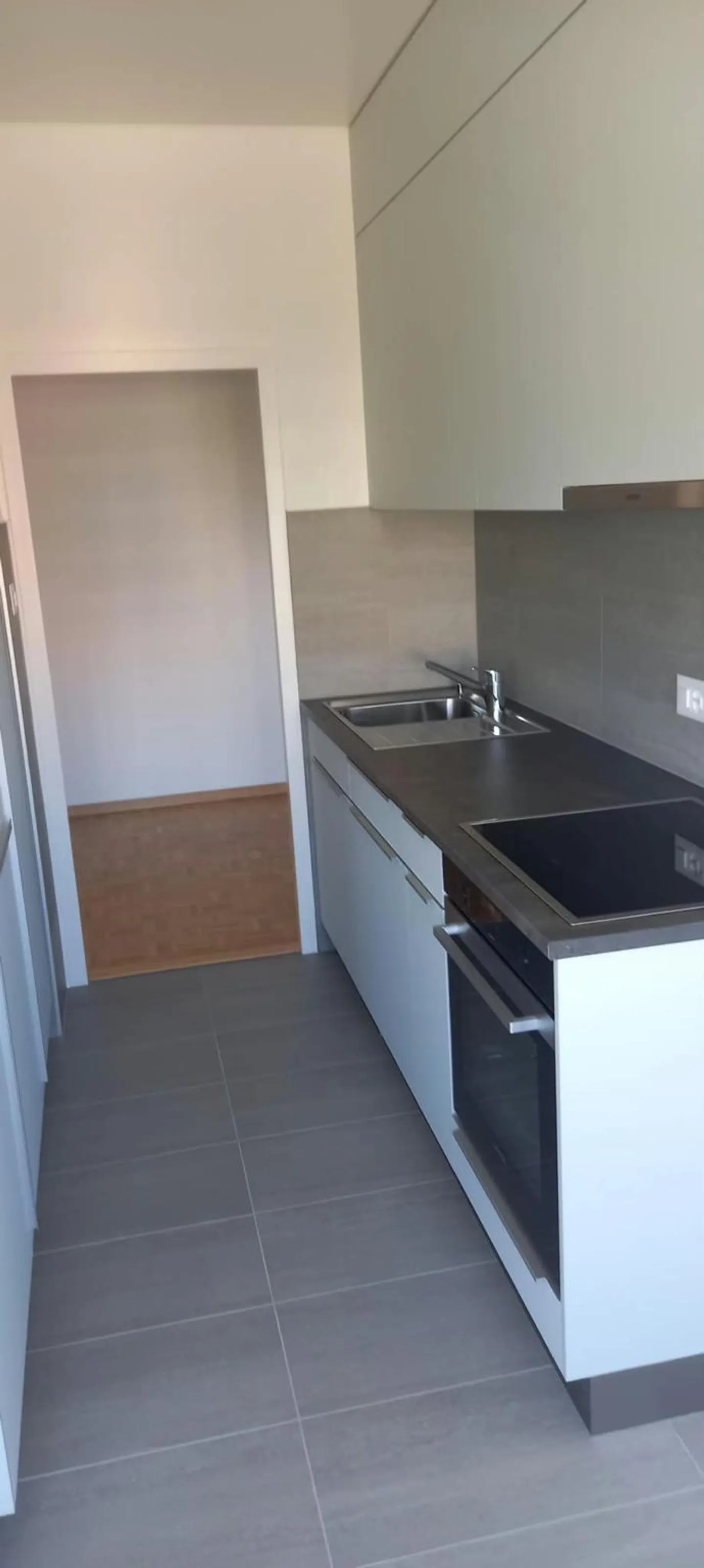 VERSOIX - Bel appartement de 4,5 pièces au 5ème étage avec balcon - Photo 2 of 4