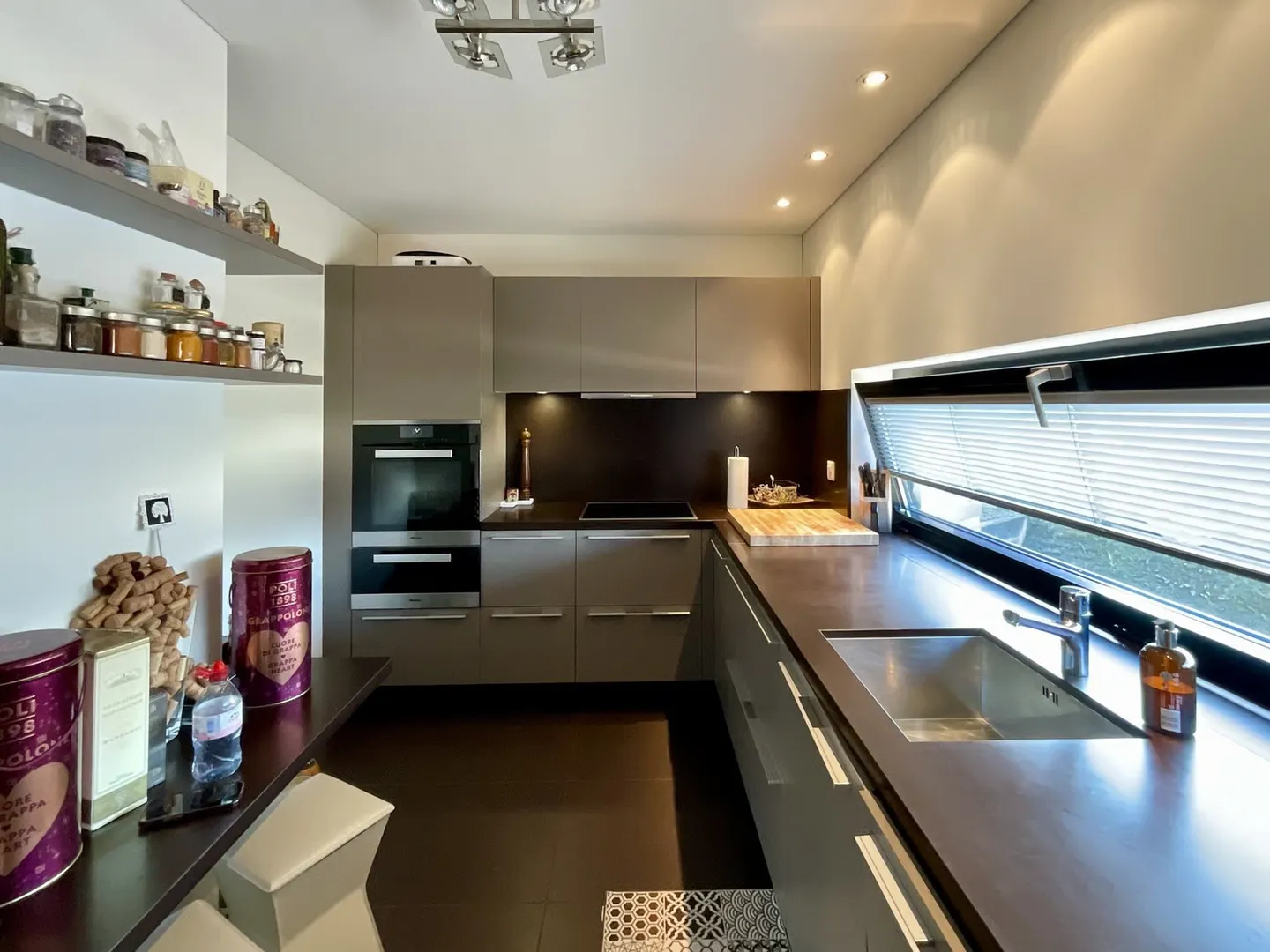 DAVESCO - UN MAGNIFIQUE APPARTEMENT DE 4.5 PIÈCES AVEC JARDIN - Photo 7 sur 13