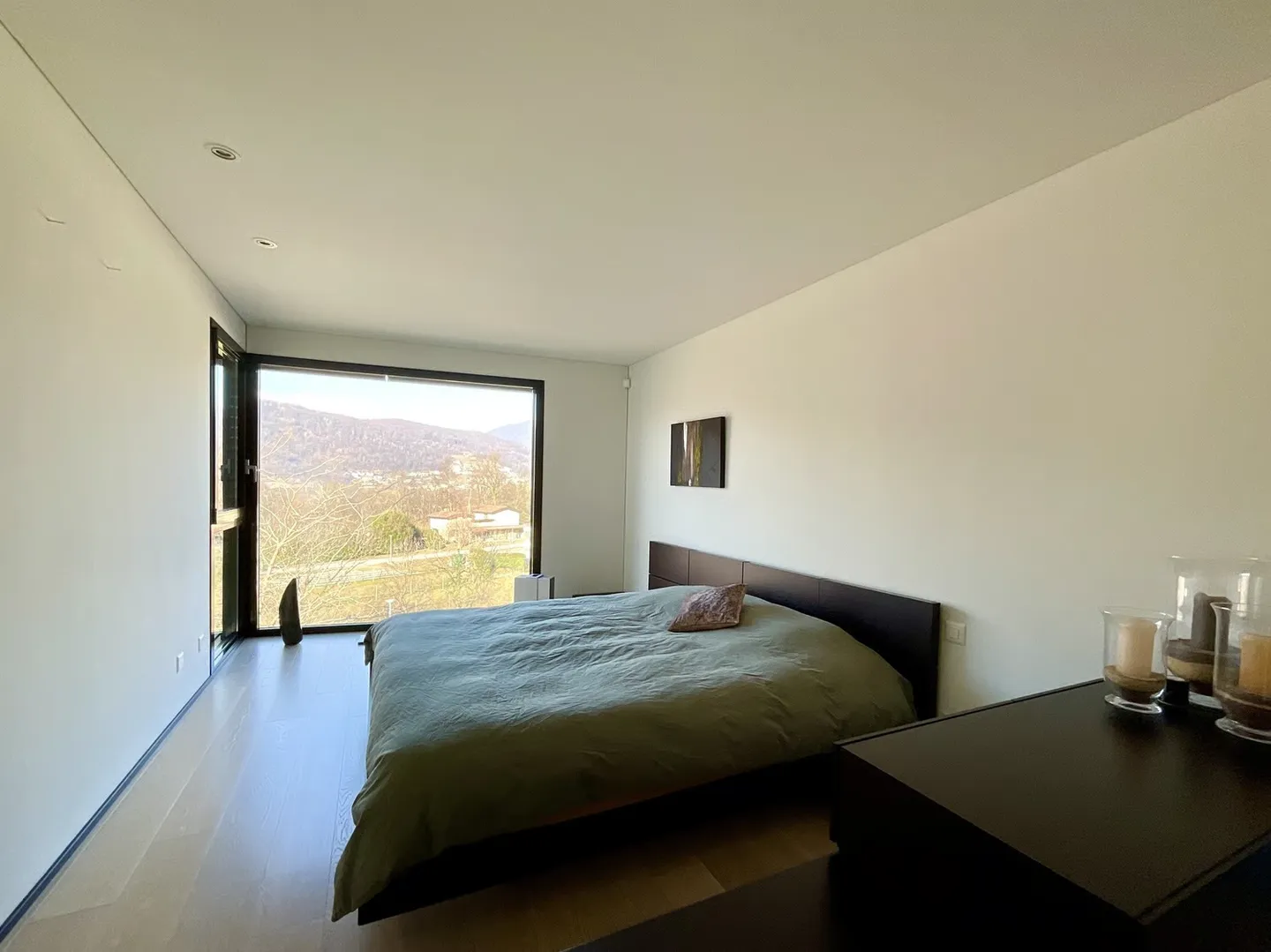 DAVESCO - UN MAGNIFIQUE APPARTEMENT DE 4.5 PIÈCES AVEC JARDIN - Photo 9 sur 13
