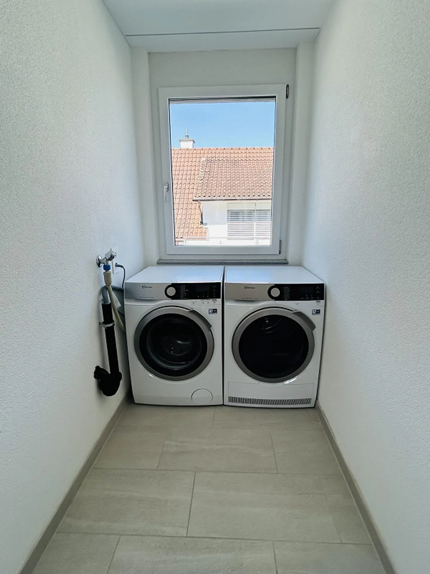 Moderne 4.5 Zimmer-Wohnung mit traumhafter Aussicht und grossem Balkon - Foto 6 von 12