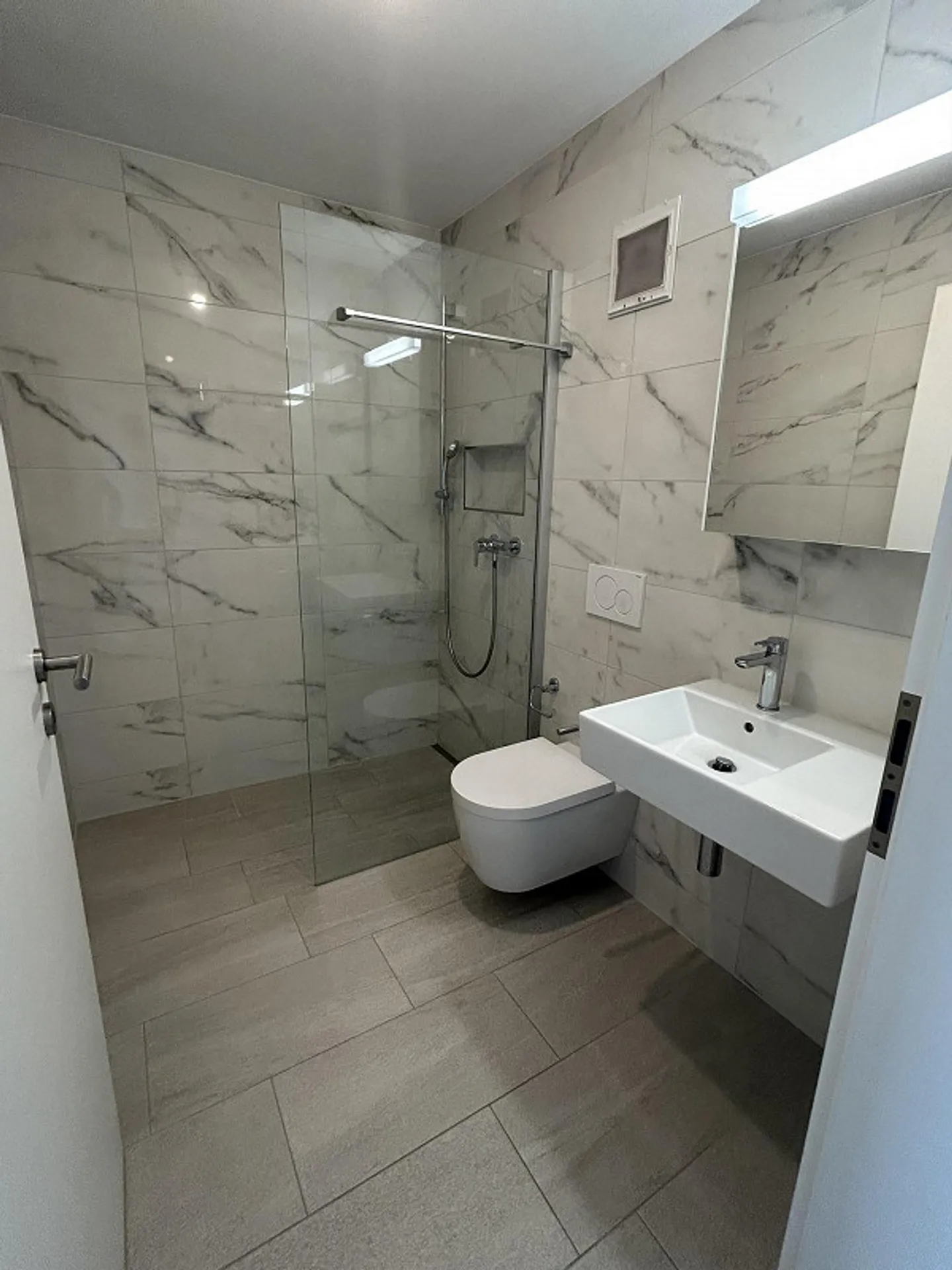 Moderne 4.5 Zimmer-Wohnung mit traumhafter Aussicht und grossem Balkon - Foto 12 von 12