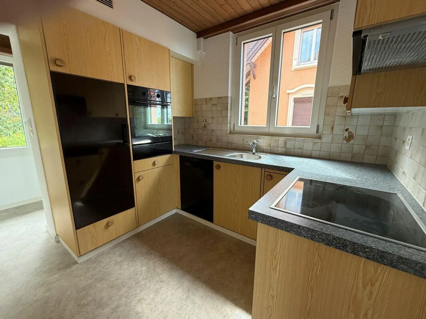 3.5-room apartment with lake view, newly renovated - Photo 1 of 9